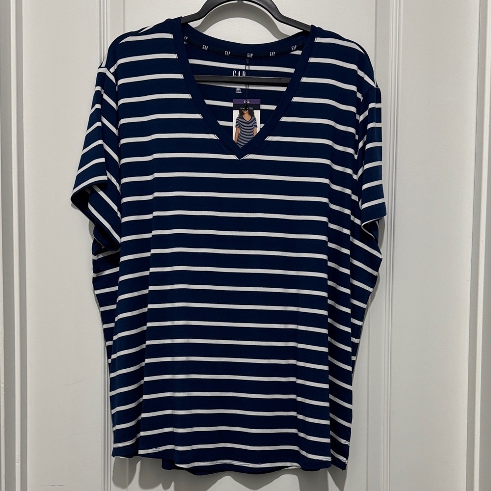 Women’s GAP Navy and White Striped V-Neck Tee XXL - NWT